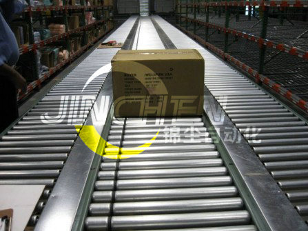 紙箱通過(guò)0帶滾筒線向前運(yùn)行